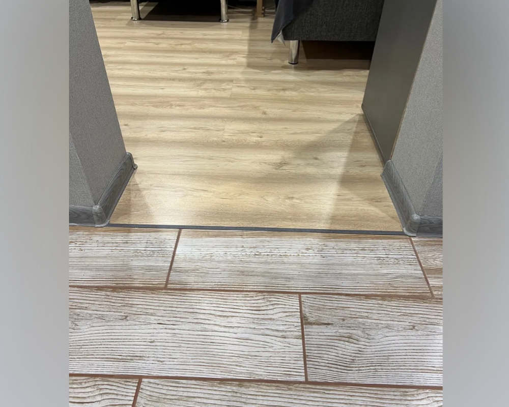 Порог одноуровневый ЛС 10.2700.257 Бетон айс