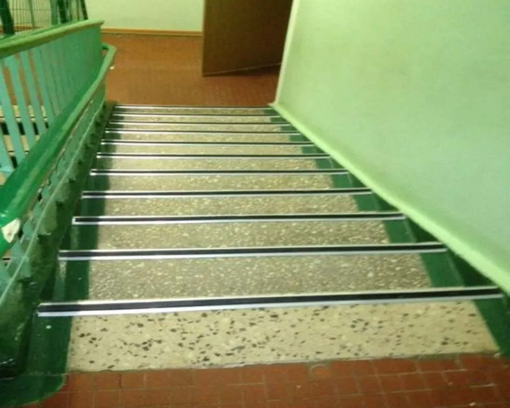 Порог одноуровневый ПС 08.1800.001ч Без покрытия