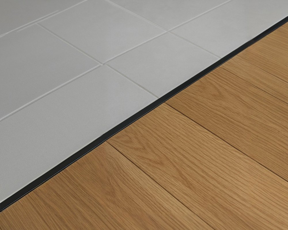 Профиль НЕПЛИНТУС UL20X6-03 20х6х2000мм Черный