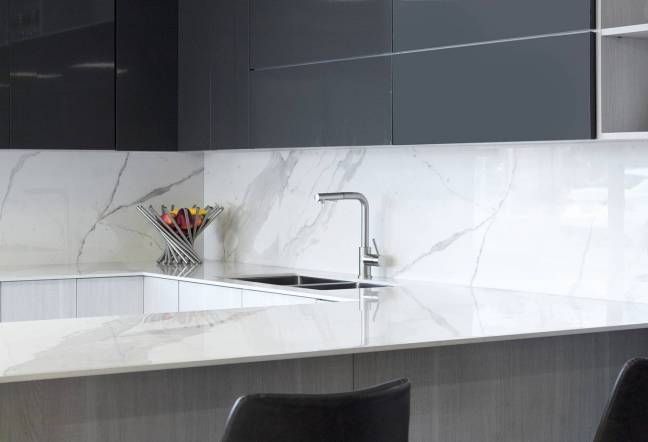 Панель самоклеящаяся ПВХ 300х300 мм 6шт/уп Мрамор Нова Адели. Цена указана за 0,54 м²