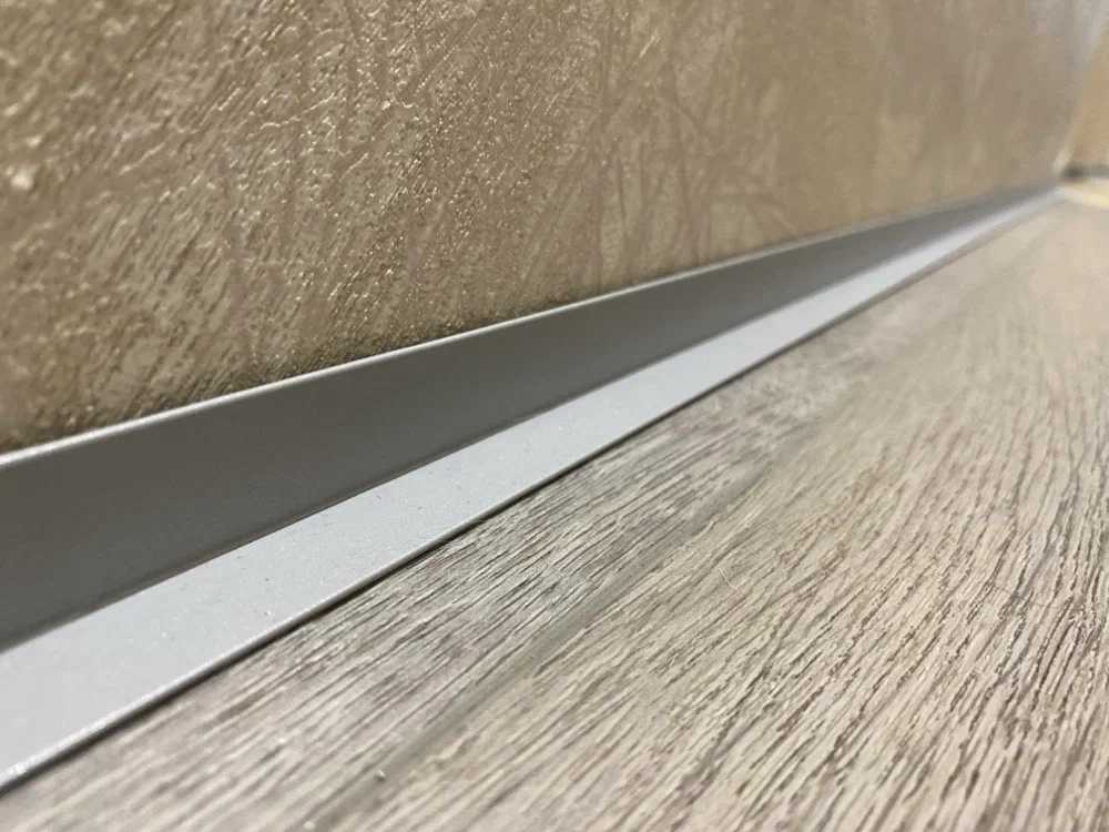 Микроплинтус MSAPL 02.2700.01L Анод серебро