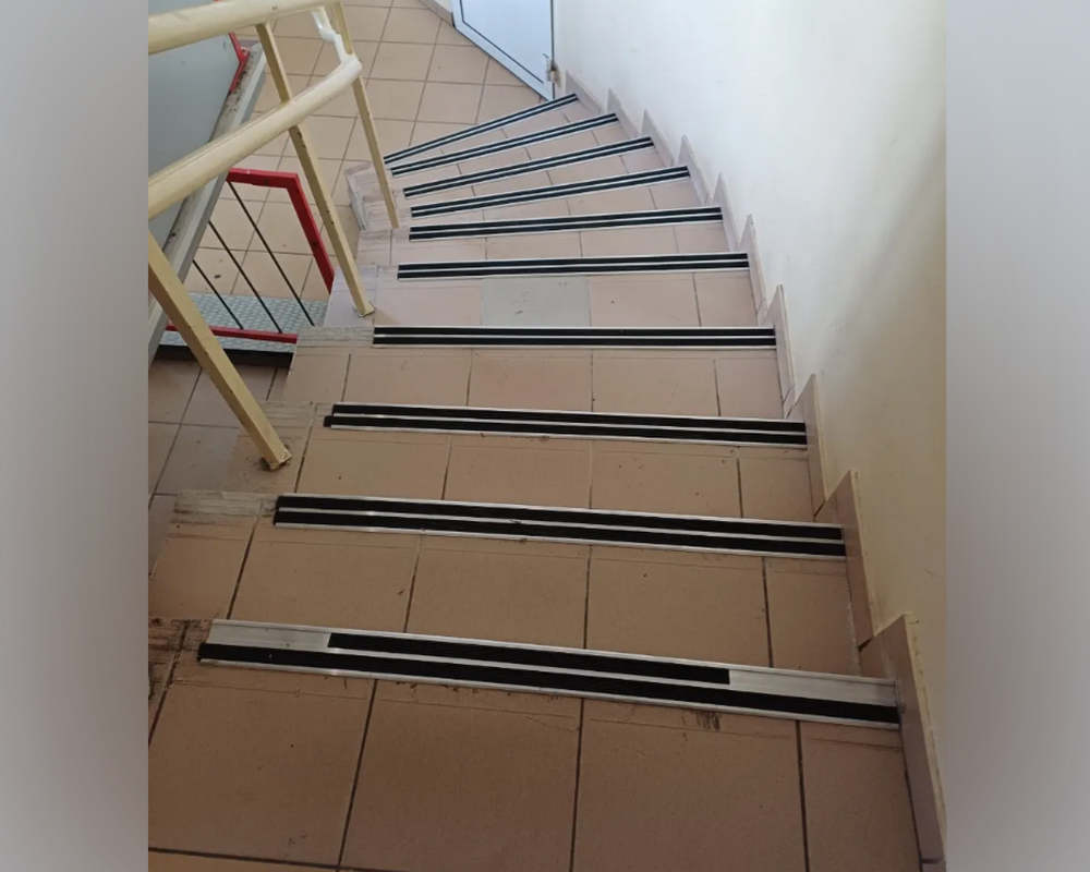 Порог одноуровневый ПС 08.1800.001ч Без покрытия