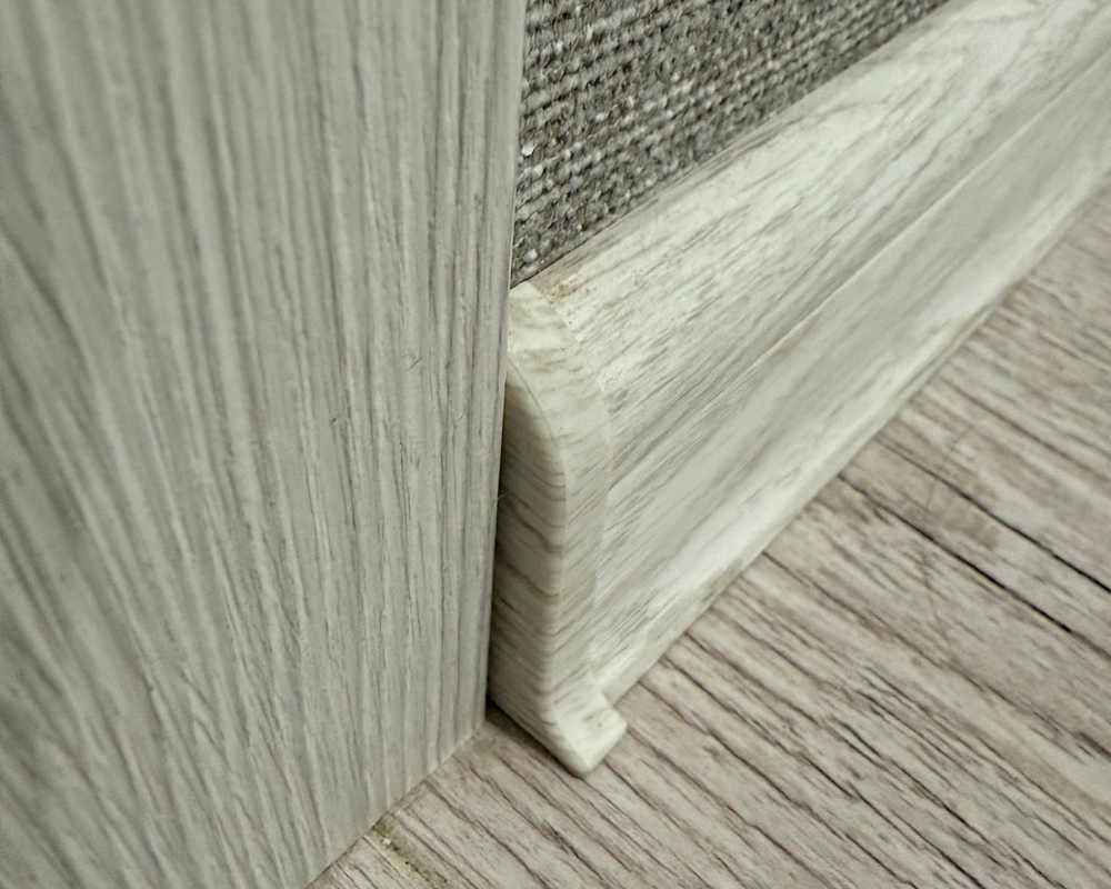 Плинтус ПВХ Идеал Классик 70мм 2,2м 262 Клен вермонт