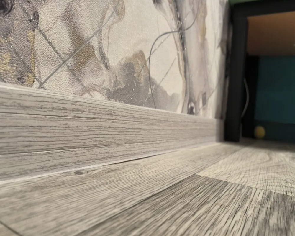 Плинтус ПВХ   MAGIC STIСK 77мм 2,2 м MS114 Ильм