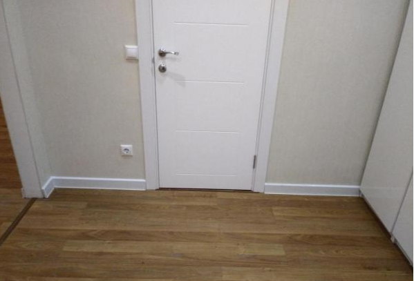 Плинтус со съемной панелью ПВХ Деконика ИДЕАЛ 55мм 2,2м. 001 Белый