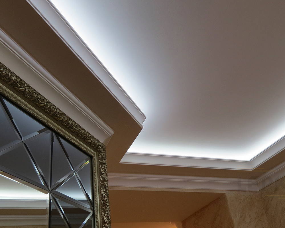 Плинтус потолочный из полистирола высокой плотности HI-WOOD A70V1 70х21мм 2,0м