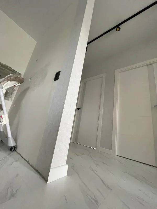 Угол из полистирола высокой плотности HI WOOD C20V1 20мм х 20мм х 2,0м.