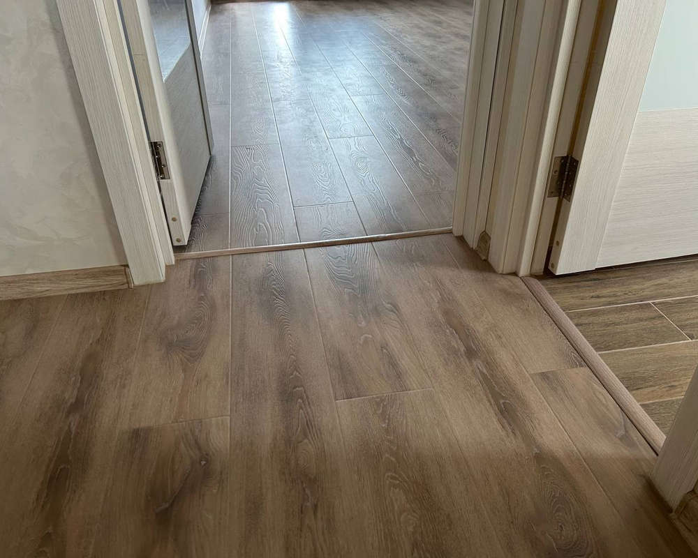 Самоклеящийся порог ЛС 35.1800.4083н Бук натуральный