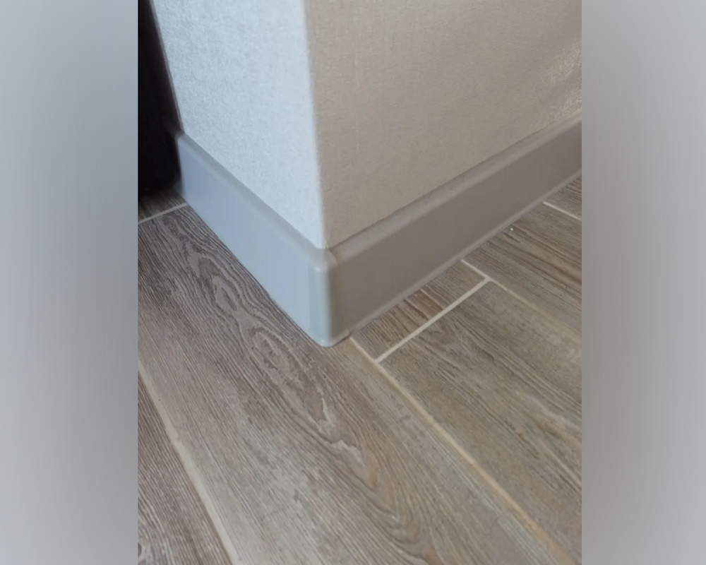 Плинтус ПВХ Salag Lima 72мм 2,5м. Баллард