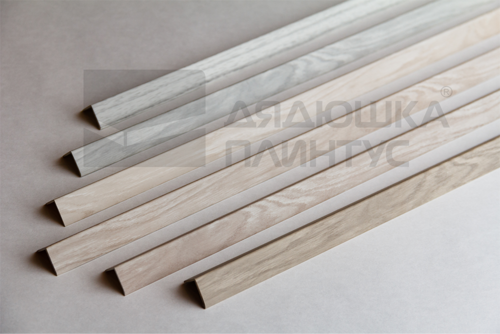 Угол ПВХ 20*20*2,75 м 0040