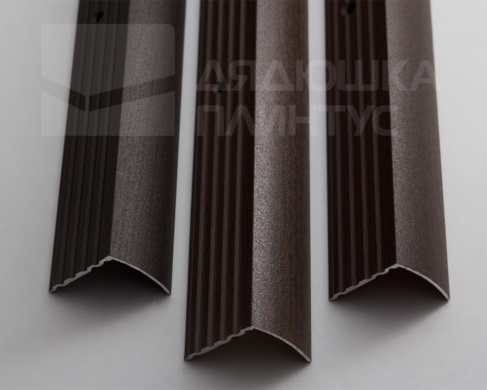 Порог угловой ПУ 04.900.081 Сосна