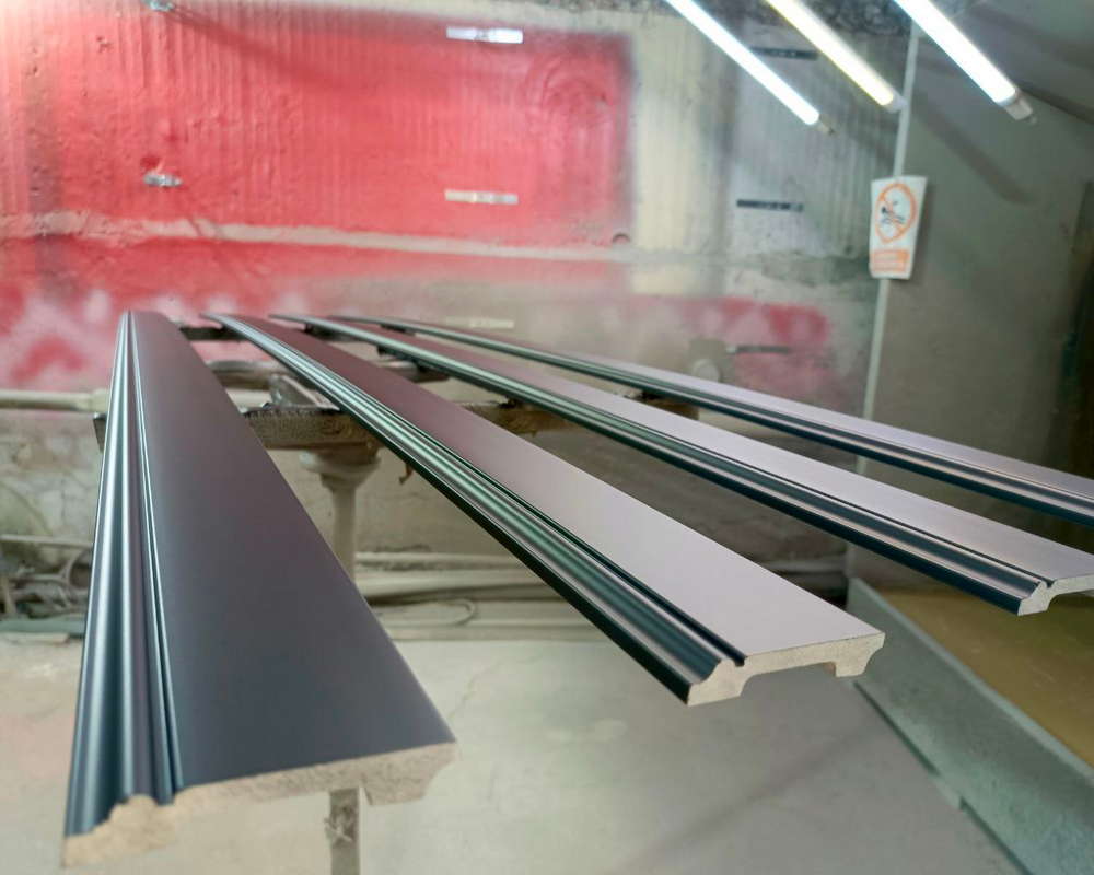 Плинтус СОЛИД 1 UHD 01/80 80*12*2000. Окраска включена в стоимость