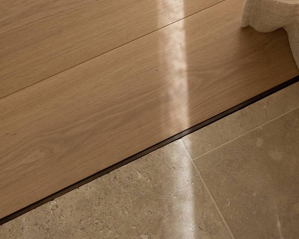 PVL36-05 Профиль Т-образный плоский латунь Антик медь светлая 18мм х 2.7м