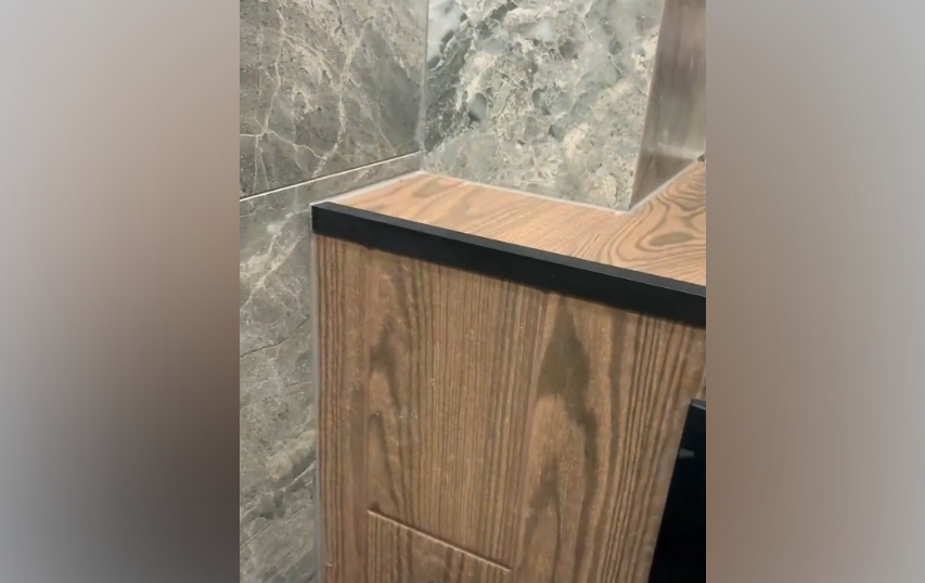 Профиль угловой Волшебная палочка MSUP 01-27.2700.15 10*10мм 2,7м Черный