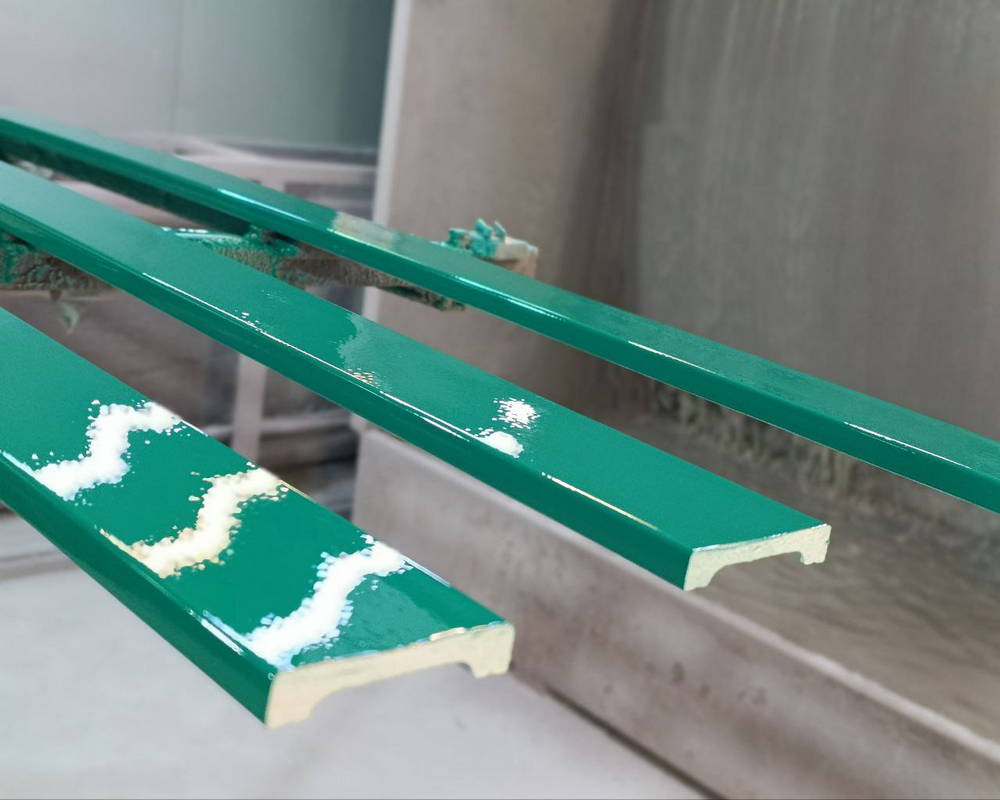 Плинтус СОЛИД 1 UHD 46/80 80*16*2000. Окраска включена в стоимость