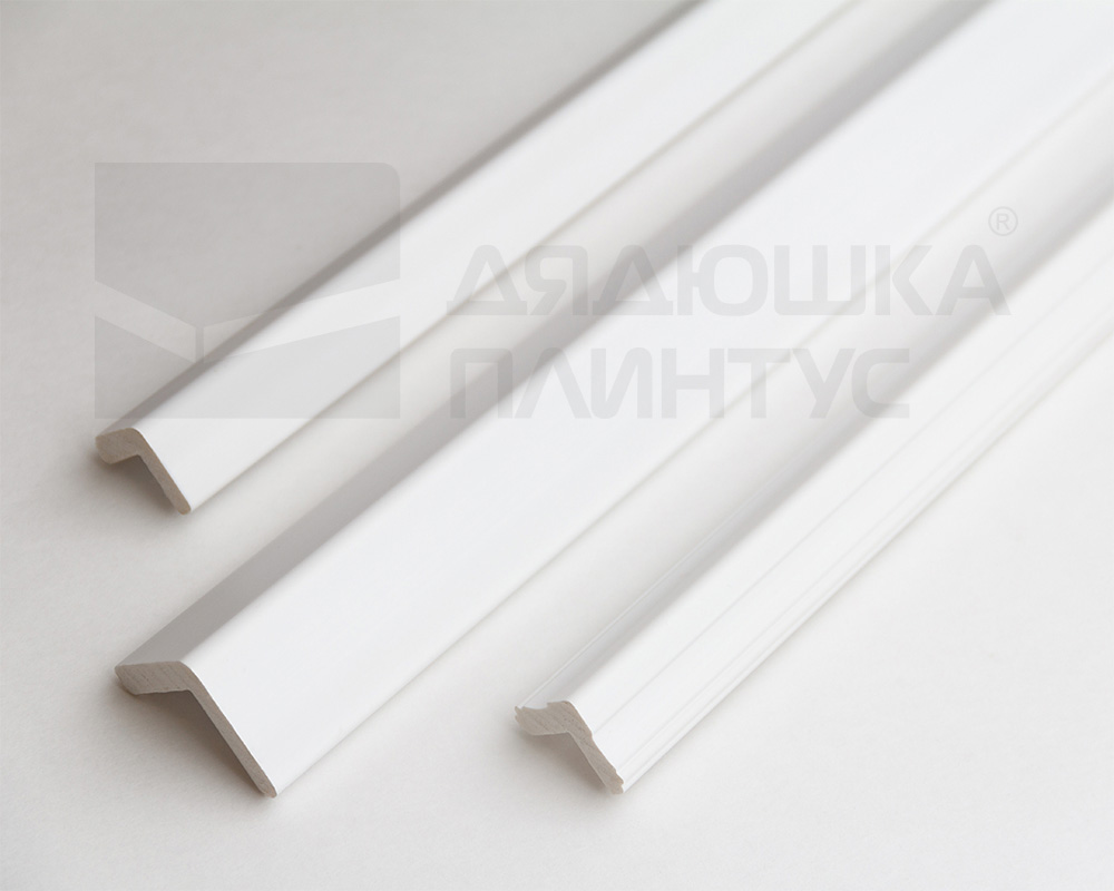 Угол из полистирола высокой плотности HI WOOD C20V1 20мм х 20мм х 2,0м.