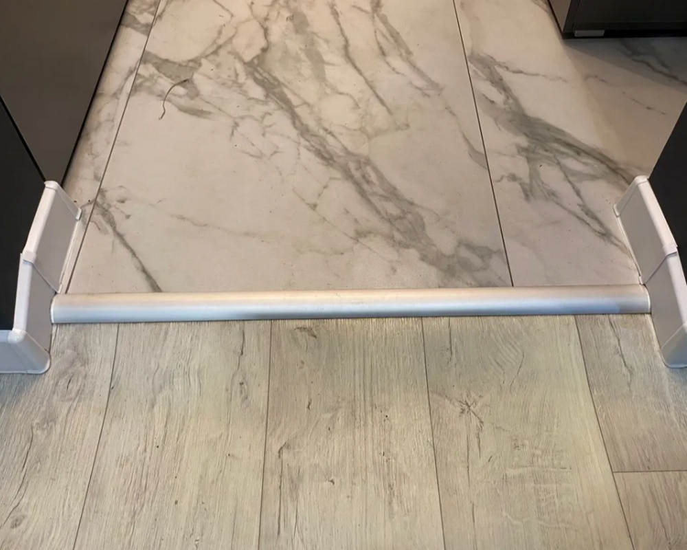 Порог одноуровневый ПС 04-3.1800.01л Серебро