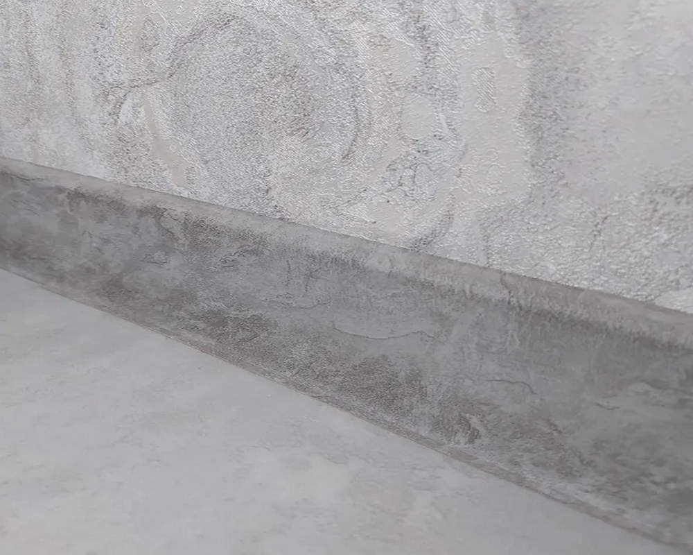 Плинтус ПВХ со съемной панелью Идеал Деконика 70 мм 296 Орех серый